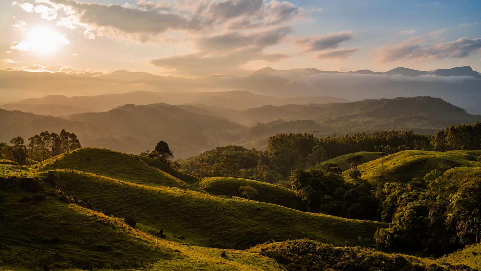 Montanhas da Serra Catarinense ao entardecer